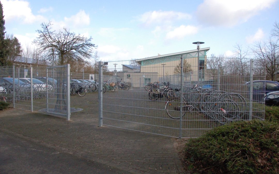 Gesicherter Fahrradabstellplatz an der Neersener Straße